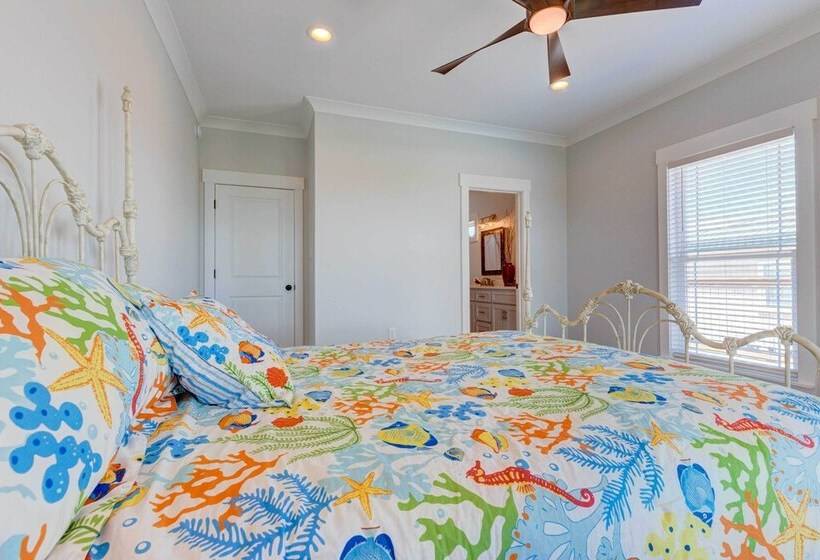 Bayfront Dauphin Island Home W/ Beach Access!