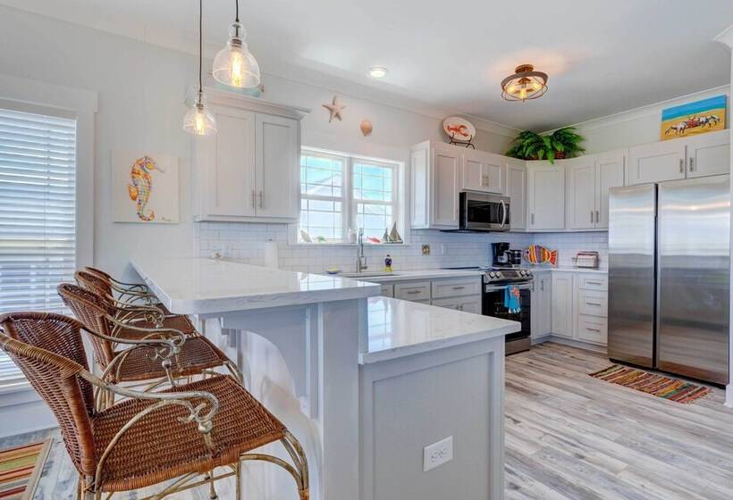 Bayfront Dauphin Island Home W/ Beach Access!