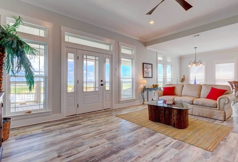 Bayfront Dauphin Island Home W/ Beach Access!