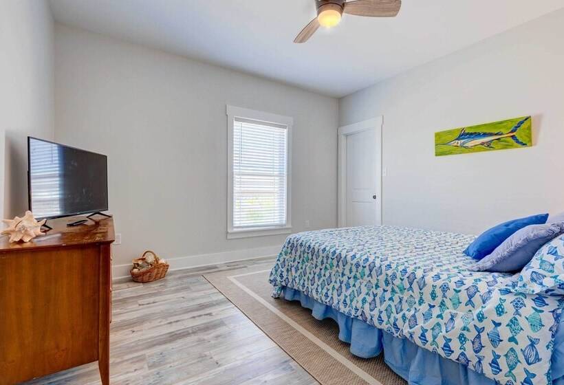 Bayfront Dauphin Island Home W/ Beach Access!