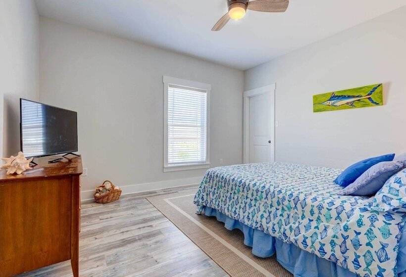 Bayfront Dauphin Island Home W/ Beach Access!