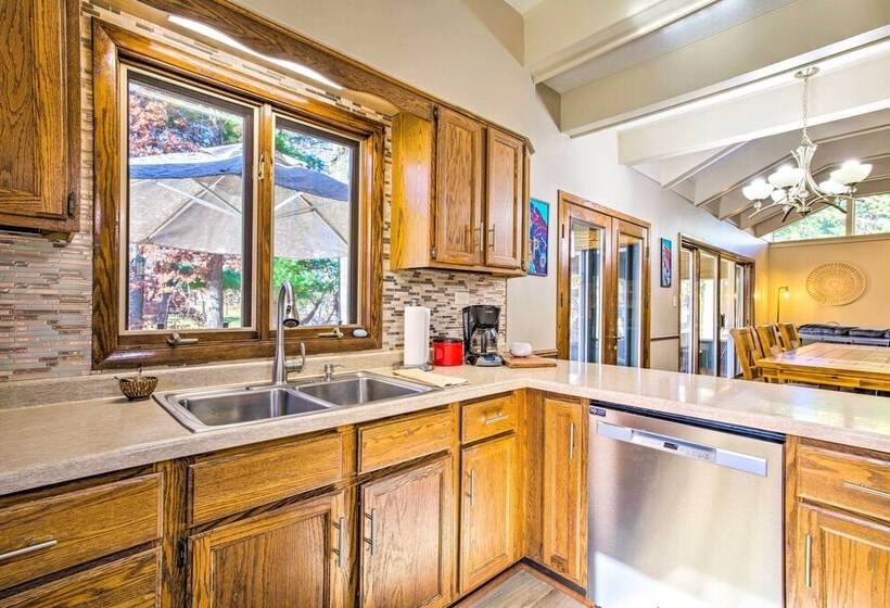 Beautiful Home W/ Hot Tub On Lake Wissota