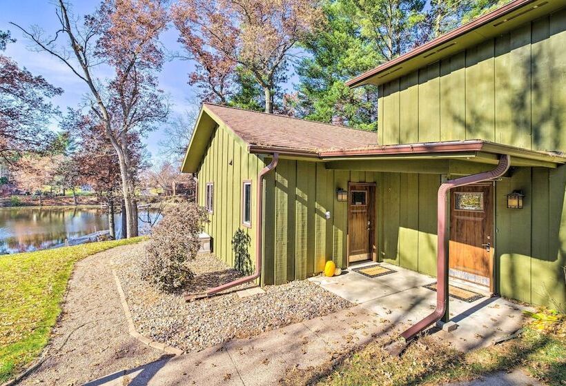Beautiful Home W/ Hot Tub On Lake Wissota