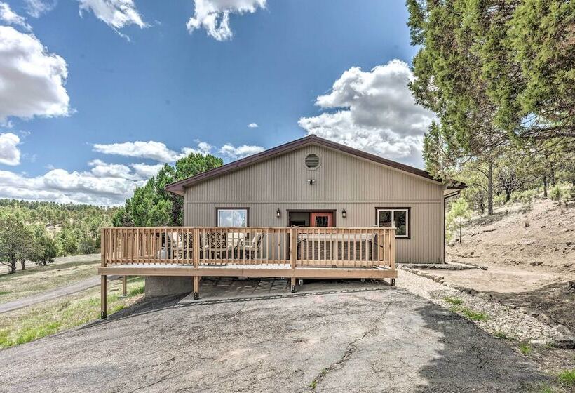 Modern Mtn Home W/ Sports Court, Near Alto Lake!