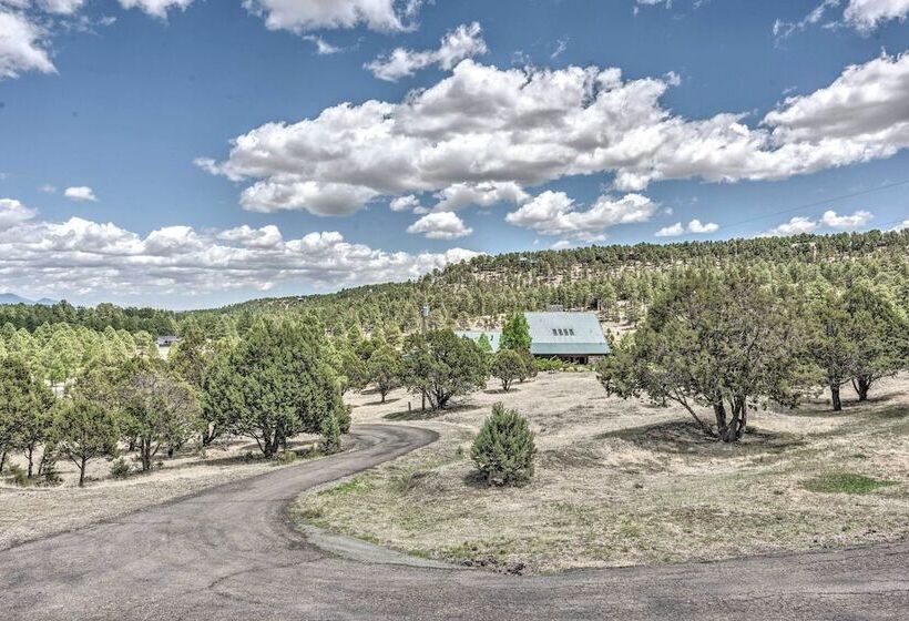 Modern Mtn Home W/ Sports Court, Near Alto Lake!