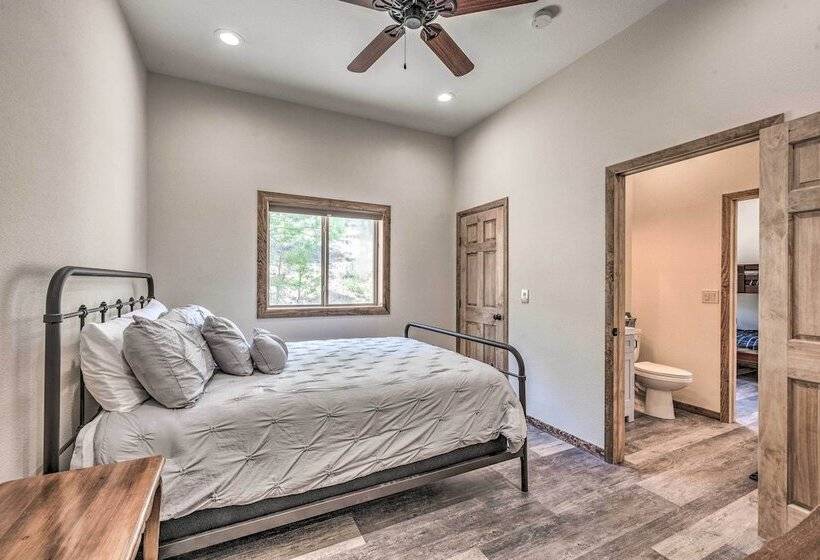 Modern Mtn Home W/ Sports Court, Near Alto Lake!