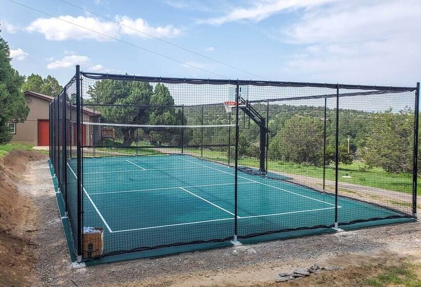 Modern Mtn Home W/ Sports Court, Near Alto Lake!