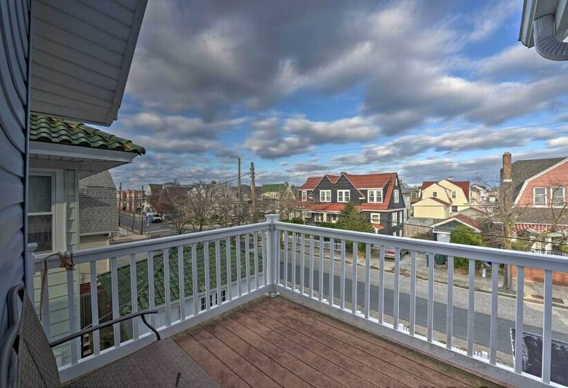 Beautifully Renovated Beach House W/ Fenced Patio!
