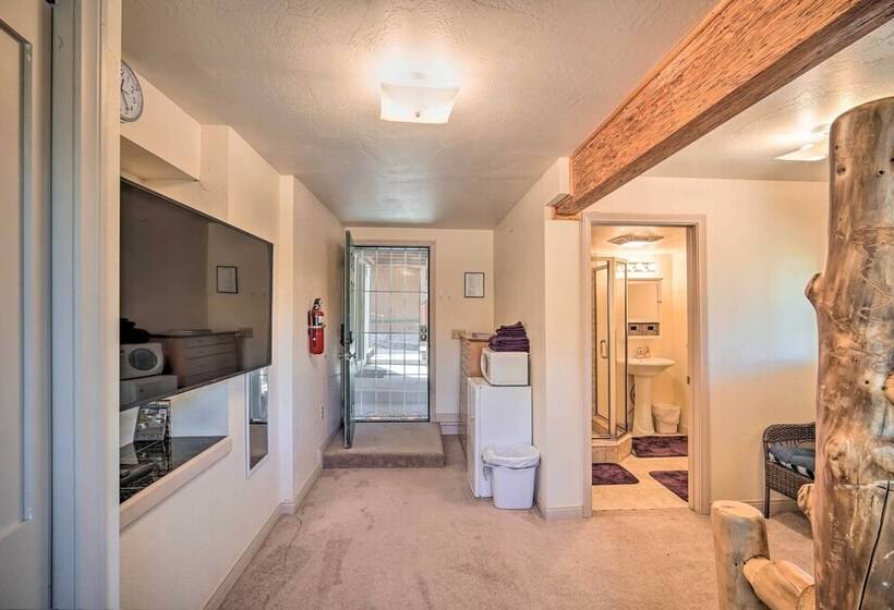 5 Mi To Snow Summit: Cabin W/ Deck & Fireplace