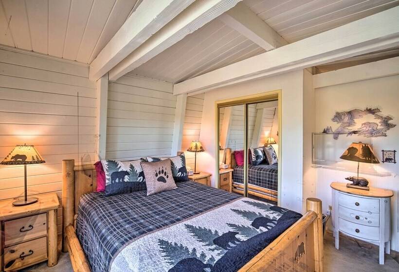 5 Mi To Snow Summit: Cabin W/ Deck & Fireplace