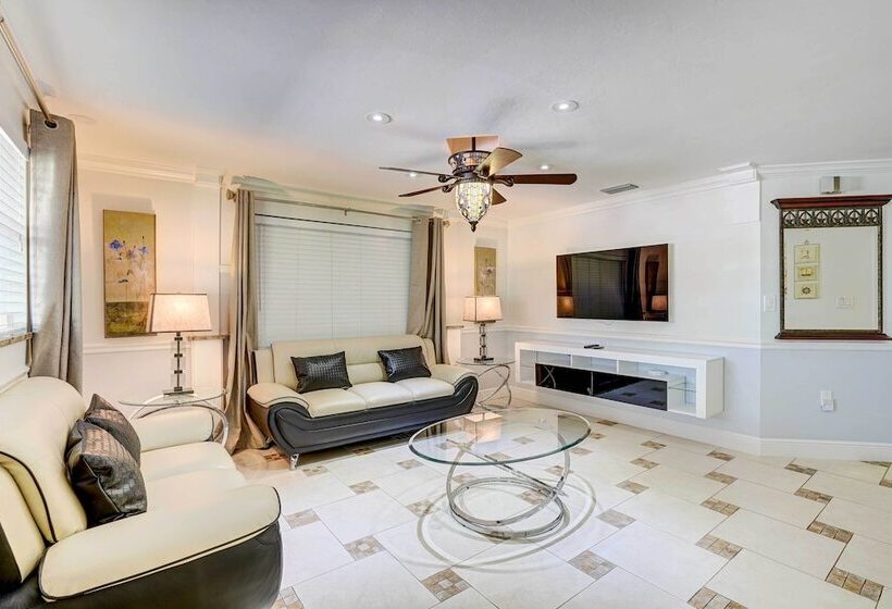 Breezy Naples Home With Private Outdoor Pool!