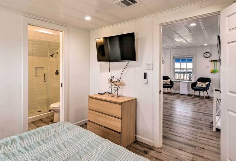 Family Friendly Freeport Home   Walk To Beach!