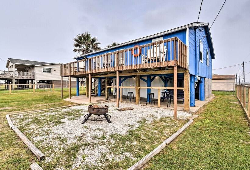 Family Friendly Freeport Home   Walk To Beach!