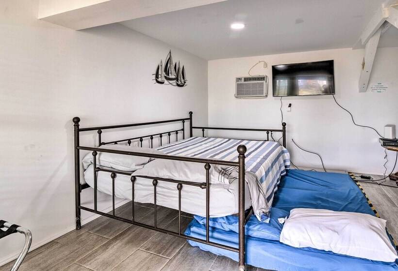 Family Friendly Freeport Home   Walk To Beach!