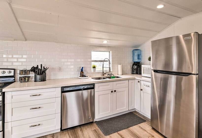 Family Friendly Freeport Home   Walk To Beach!