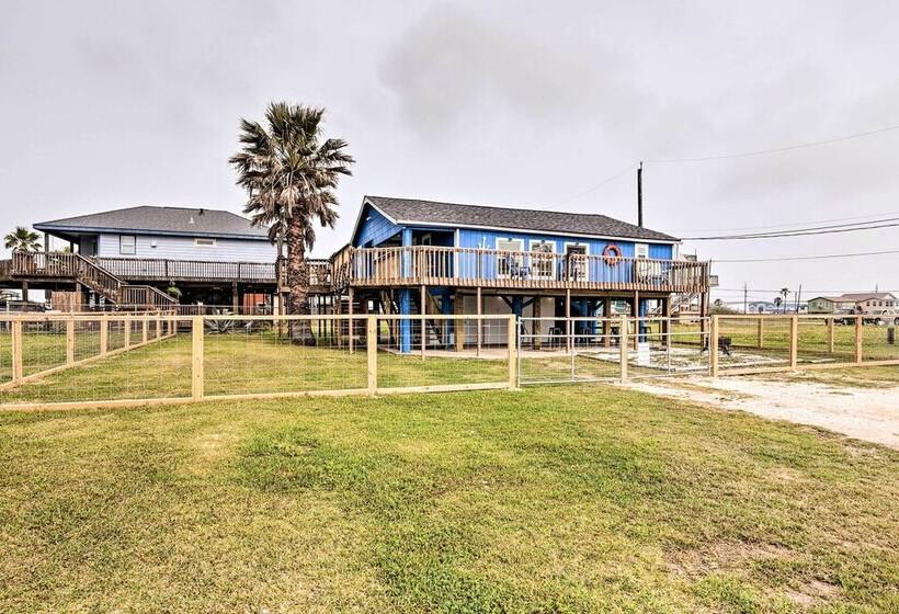 Family Friendly Freeport Home   Walk To Beach!