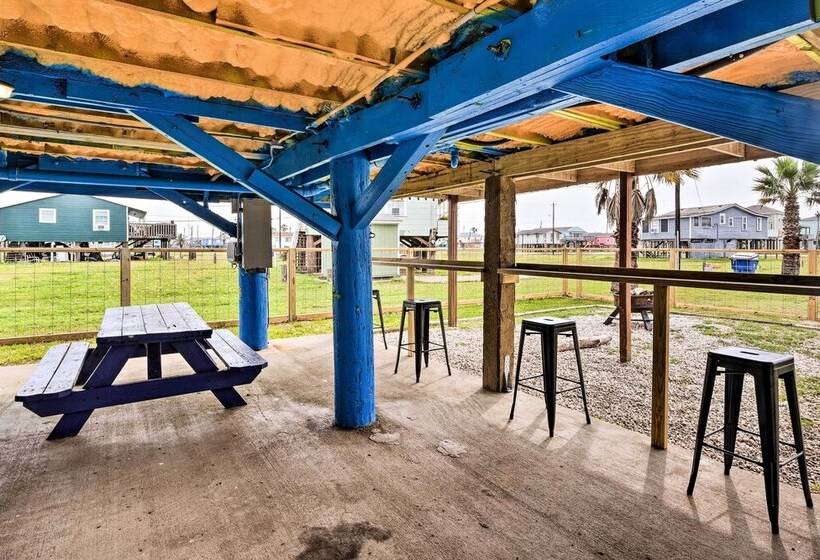 Family Friendly Freeport Home   Walk To Beach!