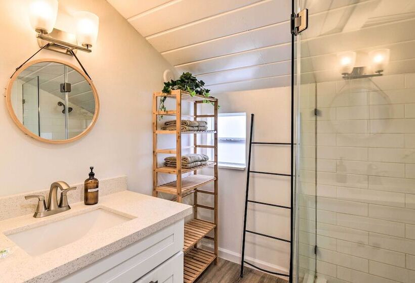 Family Friendly Freeport Home   Walk To Beach!