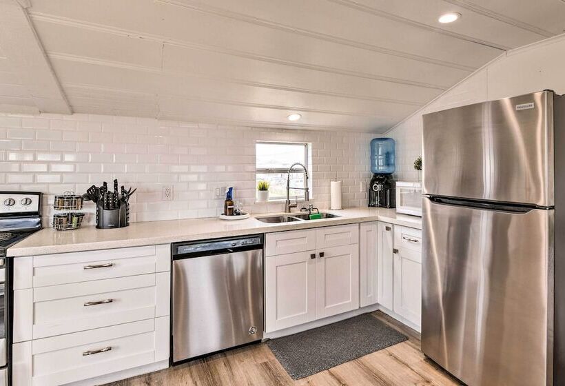 Family Friendly Freeport Home   Walk To Beach!