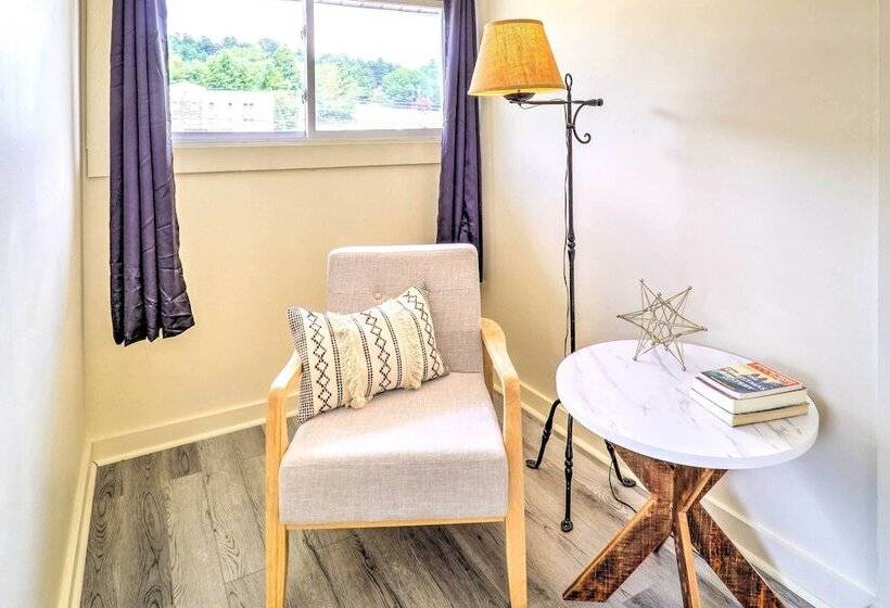 Bright Boone Home: Walk To Appalachian State!