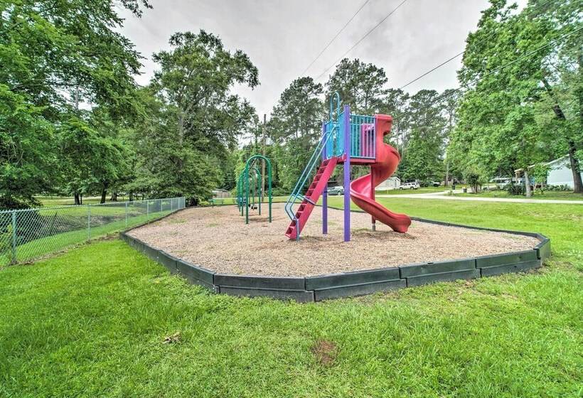 Bright Home W/ Dock On Lake Conroe!