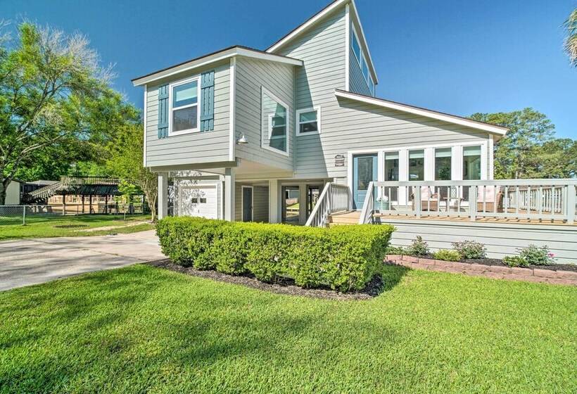 Bright Home W/ Dock On Lake Conroe!