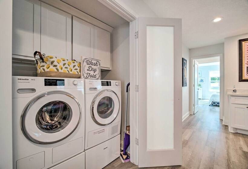 Bright Home W/ Dock On Lake Conroe!