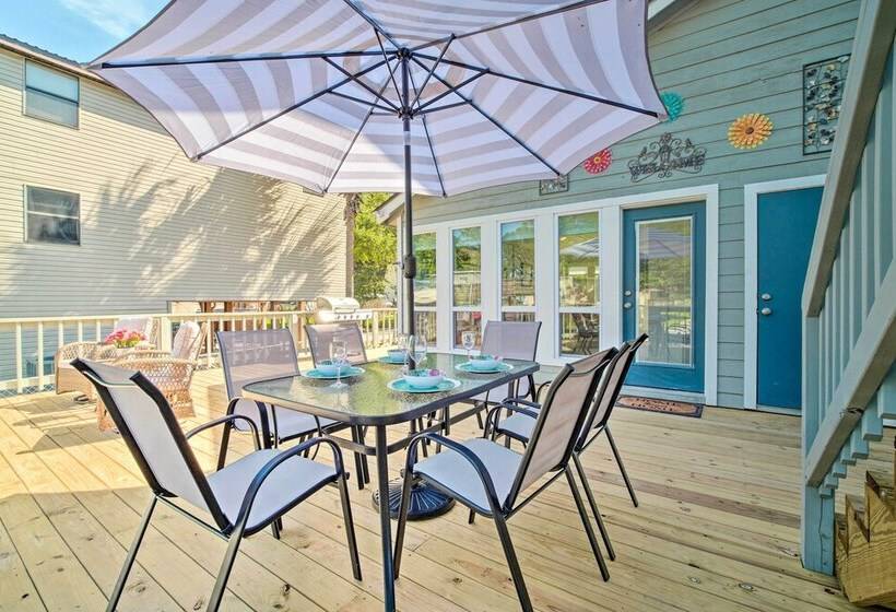 Bright Home W/ Dock On Lake Conroe!