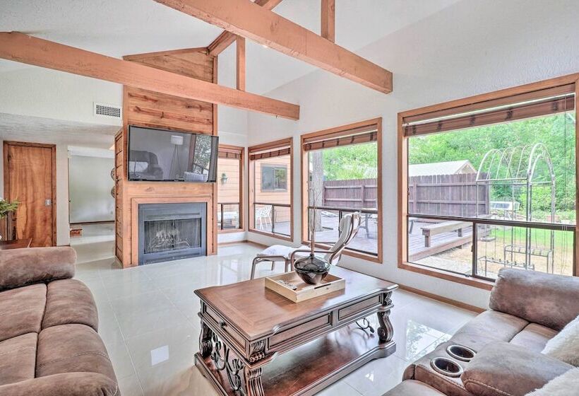 Bryan Home W/ Deck & Yard ~ 4 Mi To Texas A & M!