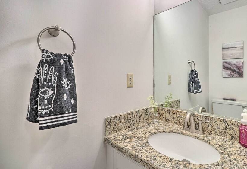 Bryan Home W/ Deck & Yard ~ 4 Mi To Texas A & M!