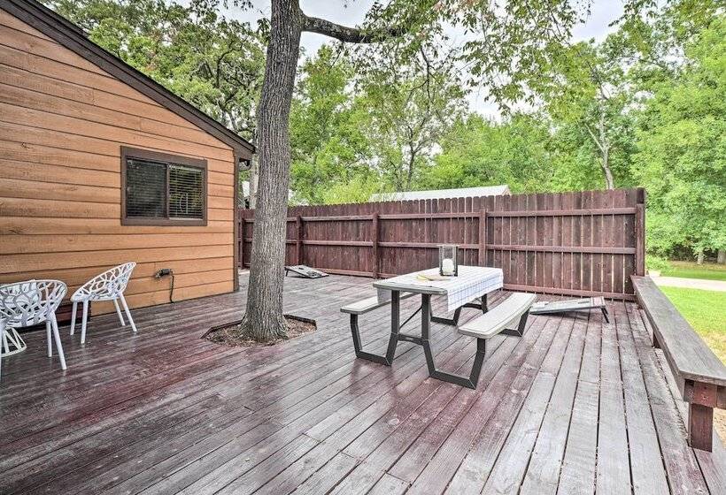 Bryan Home W/ Deck & Yard ~ 4 Mi To Texas A & M!