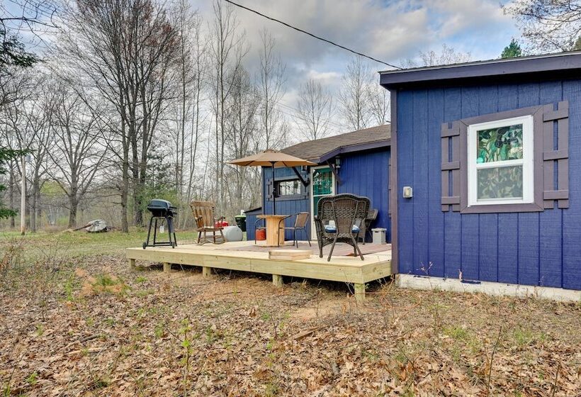 Bright Gladwin Cottage W/ Deck & Kayaks!
