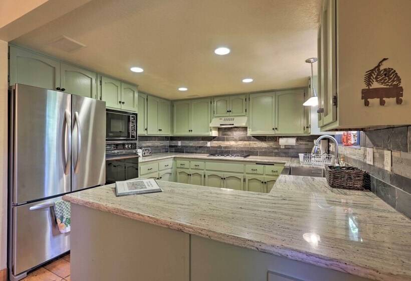 North Lake Tahoe Cabin: 4 Mi To The Beach!