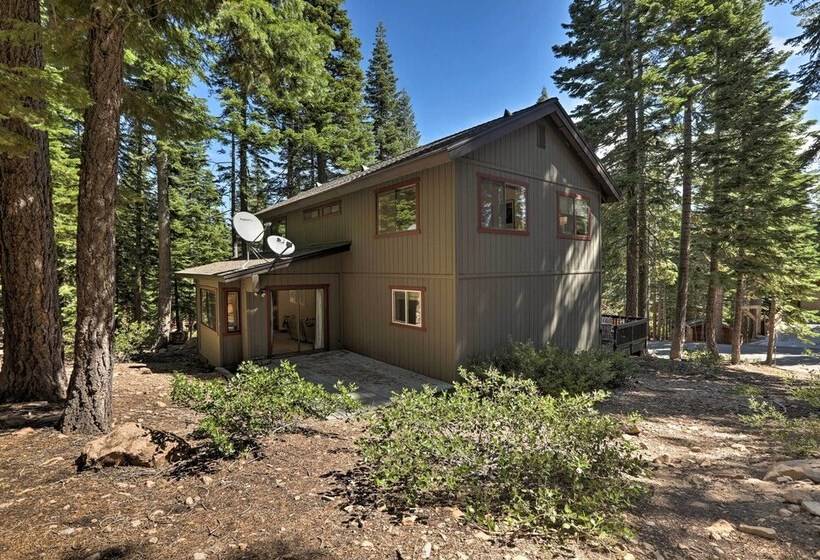 North Lake Tahoe Cabin: 4 Mi To The Beach!