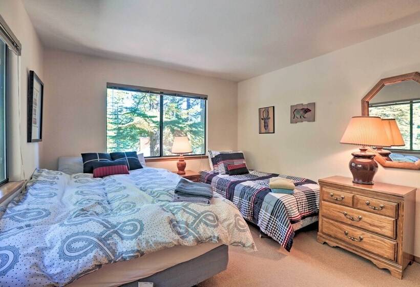 North Lake Tahoe Cabin: 4 Mi To The Beach!