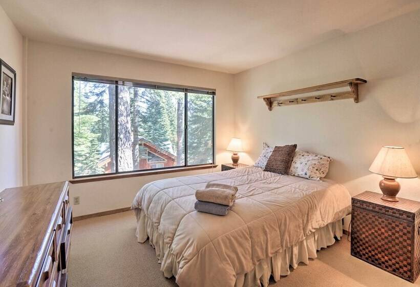 North Lake Tahoe Cabin: 4 Mi To The Beach!