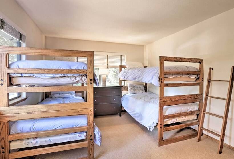 North Lake Tahoe Cabin: 4 Mi To The Beach!