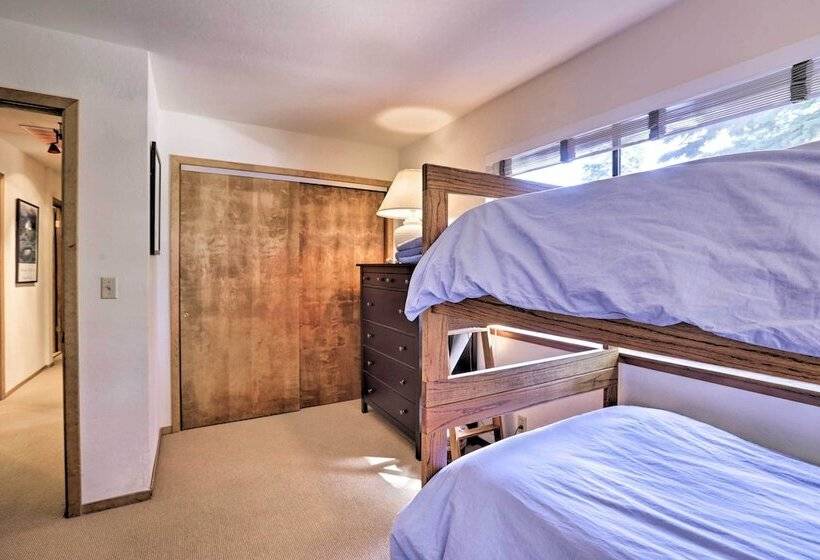 North Lake Tahoe Cabin: 4 Mi To The Beach!