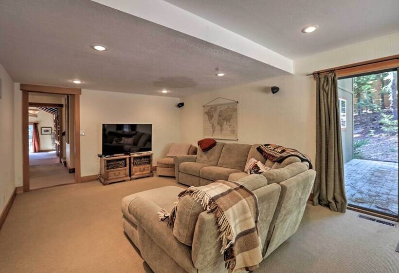 North Lake Tahoe Cabin: 4 Mi To The Beach!