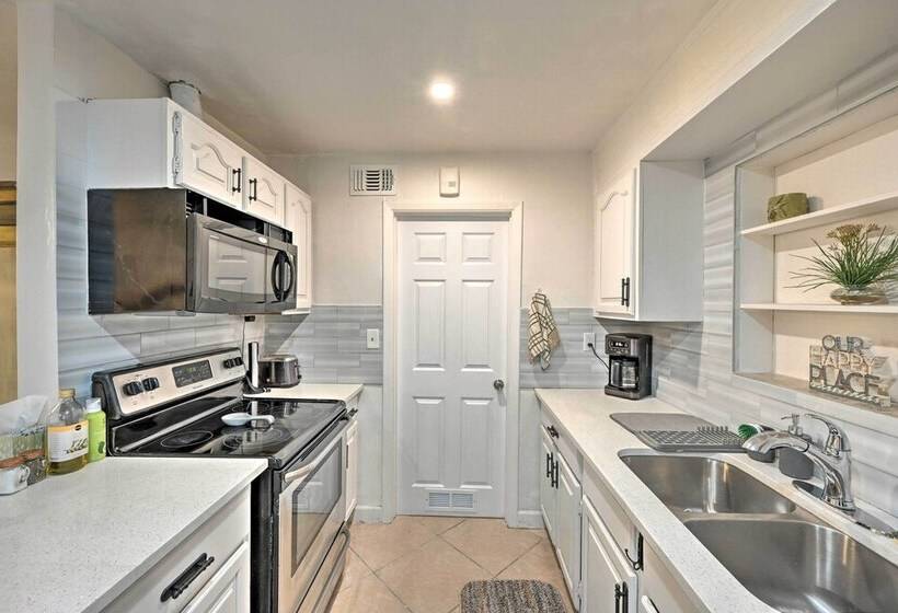 Bright Naples Home   4 Mi To Botanic Gardens!