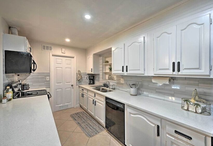 Bright Naples Home   4 Mi To Botanic Gardens!