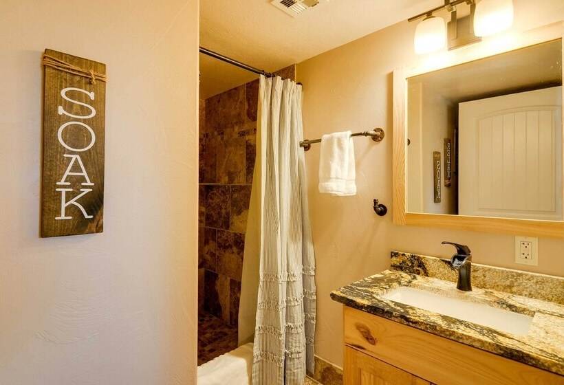 Bright Panguitch Escape W/ Spacious Yard!