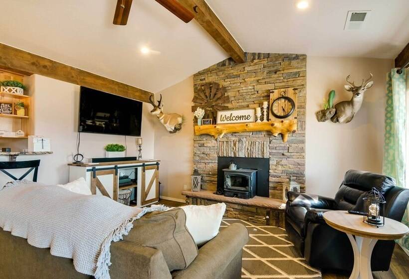 Bright Panguitch Escape W/ Spacious Yard!