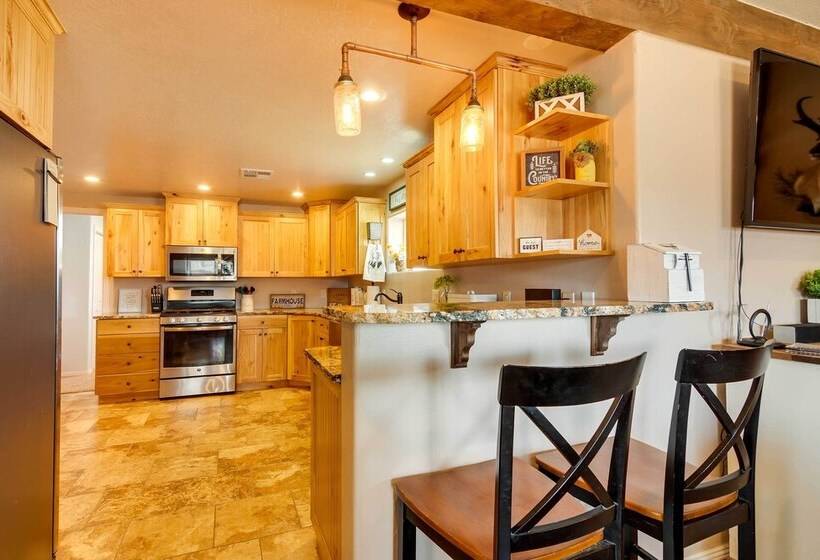 Bright Panguitch Escape W/ Spacious Yard!