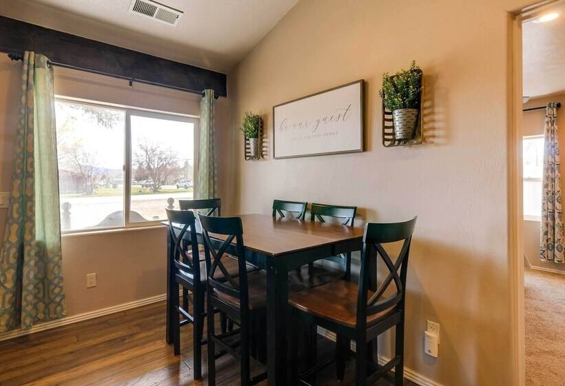 Bright Panguitch Escape W/ Spacious Yard!