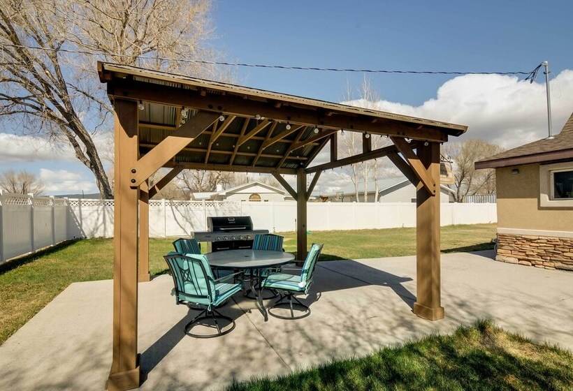 Bright Panguitch Escape W/ Spacious Yard!