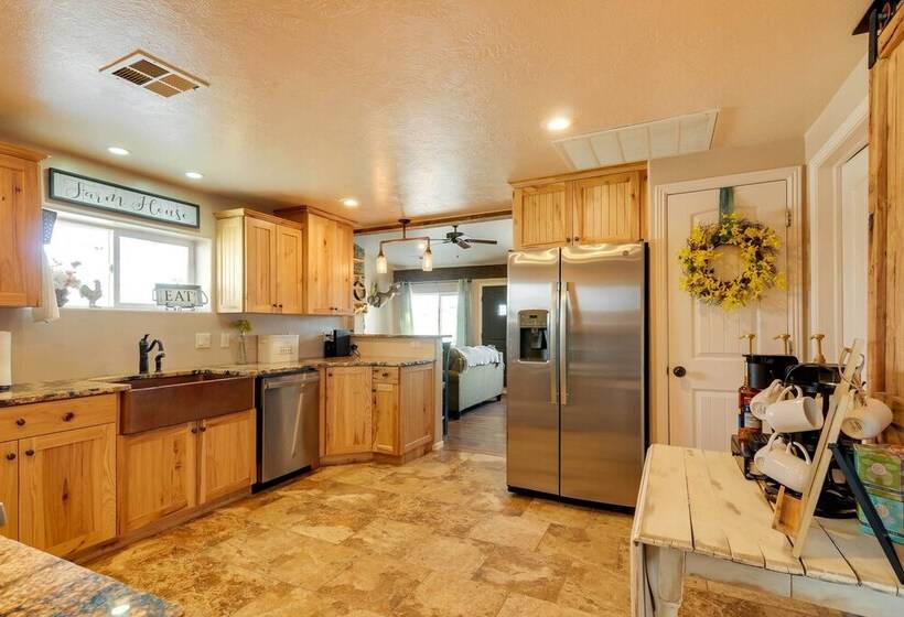 Bright Panguitch Escape W/ Spacious Yard!