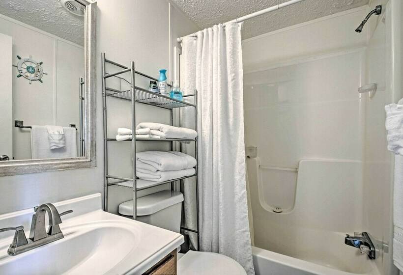 Bright Pensacola Home W/ Backyard   Pets Welcome!