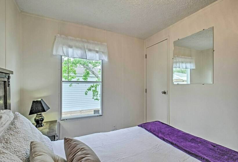 Bright Pensacola Home W/ Backyard   Pets Welcome!