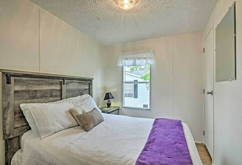 Bright Pensacola Home W/ Backyard   Pets Welcome!